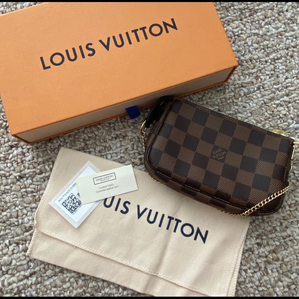 Louis Vuitton mini pochette accessories